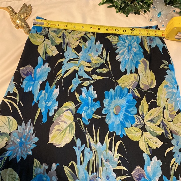 Windridge Cheryl Nash French Floral Sheer Bottom Ruffles Shirt - Picture 2 of 11